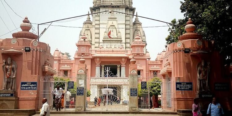 বিশ্বনাথ মন্দির ধ্বংসের নেপথ্য কাহিনিঃ ইতিহাস ও পর্যালোচনা